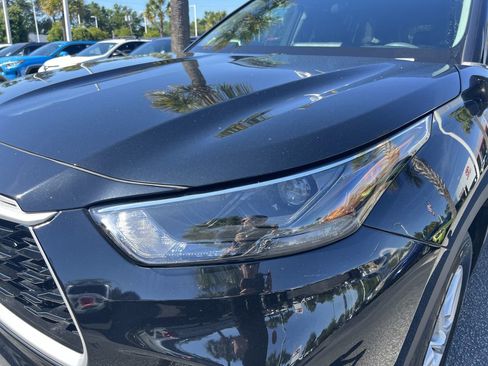 Used 2023 Toyota Highlander L FWD image 6