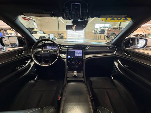 Used 2021 Jeep Grand Cherokee L Overland w/ Luxury Tech Group IV RWD image 25