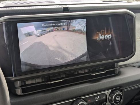 Used 2024 Jeep Wrangler Unlimited Sahara image 26