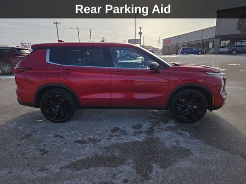 Used 2023 Mitsubishi Outlander SE image 8