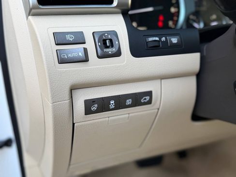 Used 2013 Lexus LX 570 4WD w/ Luxury Pkg image 79
