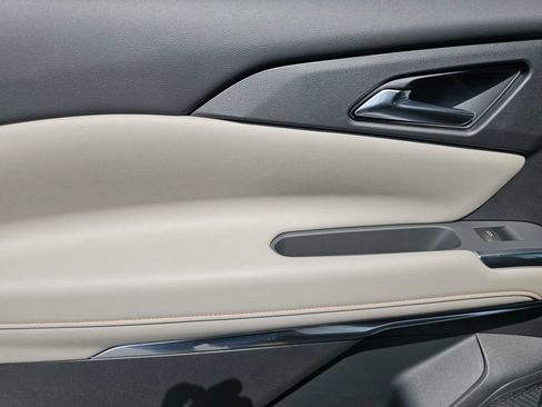 New 2026 Chevrolet Traverse LT w/ Driver Confidence Package FWD image 18