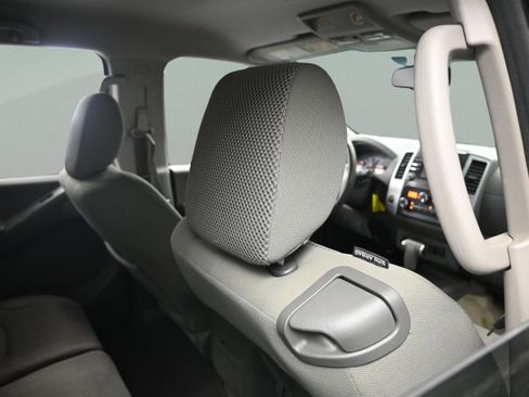 Used 2014 Nissan Frontier SV w/ SV Value Truck Package AWD/4WD image 38