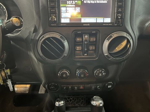 Used 2017 Jeep Wrangler Unlimited Sport image 24