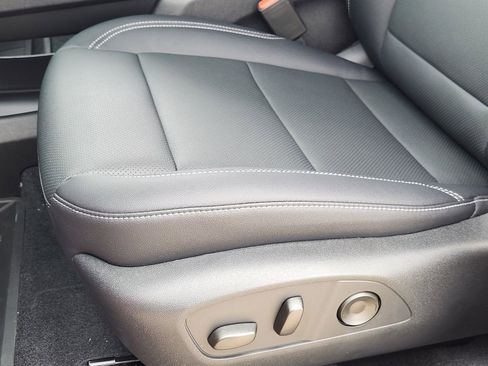 New 2026 Chevrolet Traverse LT w/ Sun and Wheel Package FWD image 17