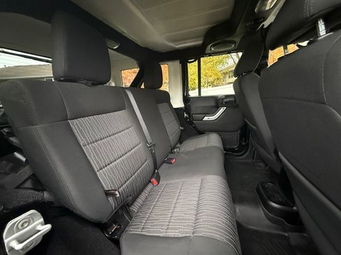 Used 2011 Jeep Wrangler Unlimited Rubicon w/ Connectivity Group image 27