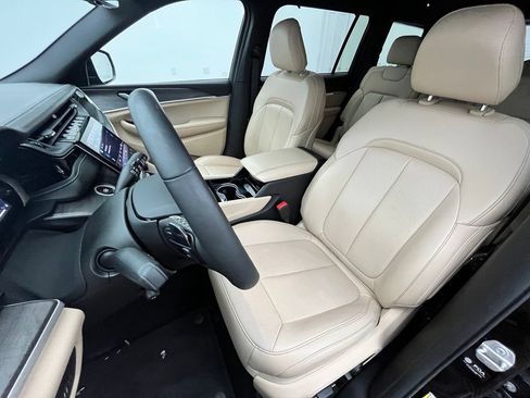 Used 2023 Jeep Grand Cherokee L Limited w/ Luxury Tech Group II AWD/4WD image 19