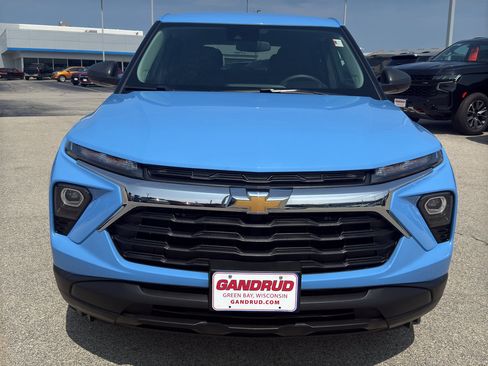 Certified 2024 Chevrolet TrailBlazer LS w/ LS Convenience Package FWD image 3