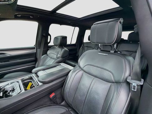 Used 2023 Jeep Grand Wagoneer Series II w/ Flexible Seating Group AWD/4WD image 14