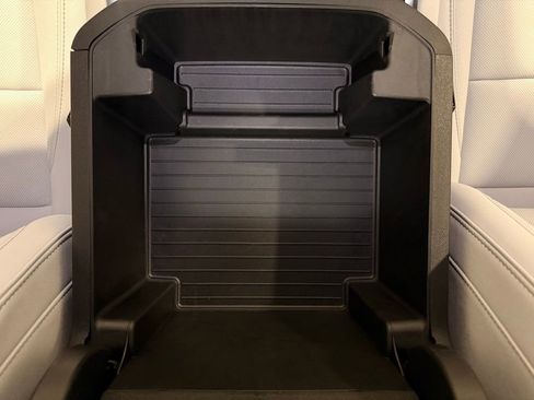 Used 2025 Chevrolet Suburban Premier image 26