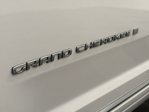 Used 2022 Jeep Grand Cherokee Summit AWD/4WD image 15