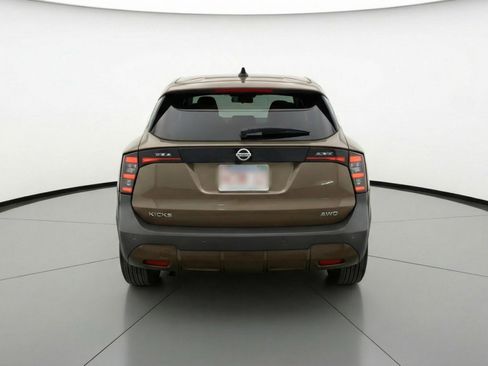 Used 2025 Nissan Kicks SV AWD/4WD image 7