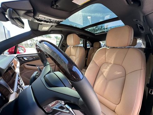 Certified 2026 Porsche Macan AWD/4WD image 5