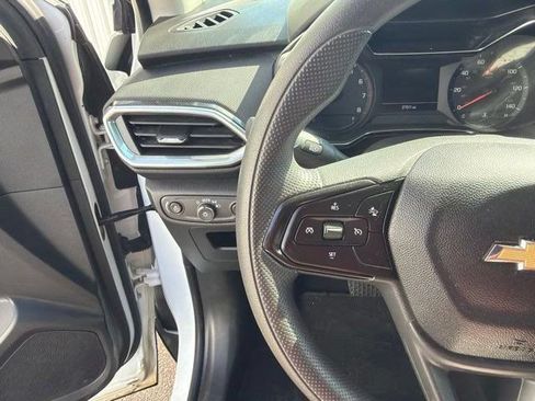Used 2023 Chevrolet TrailBlazer LT FWD image 17
