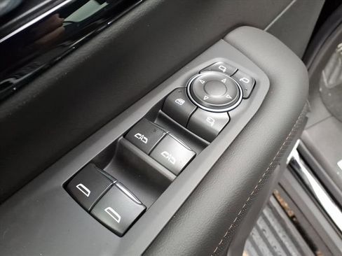 New 2026 Chevrolet Suburban High Country image 12