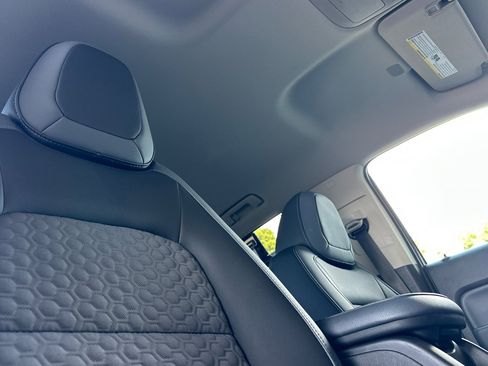 Used 2021 Chevrolet Colorado Z71 w/ Z71 Midnight Edition image 18