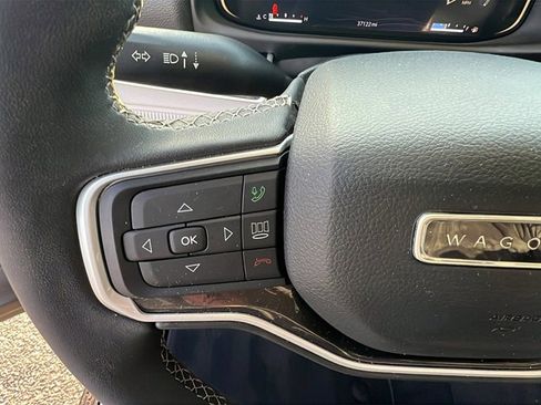 Used 2023 Jeep Wagoneer 4WD image 24