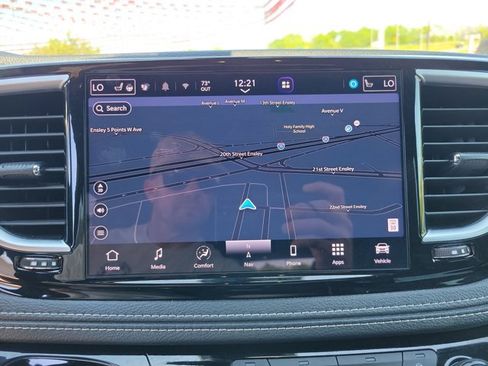 Used 2025 Chrysler Pacifica Limited FWD image 18