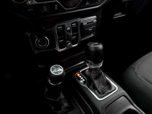 Used 2022 Jeep Wrangler Unlimited Sport AWD/4WD image 22