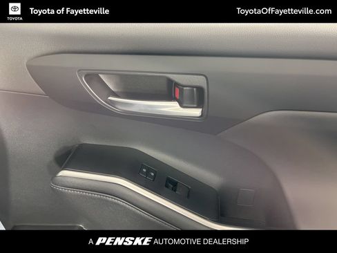 Used 2023 Toyota Highlander XLE AWD/4WD image 24