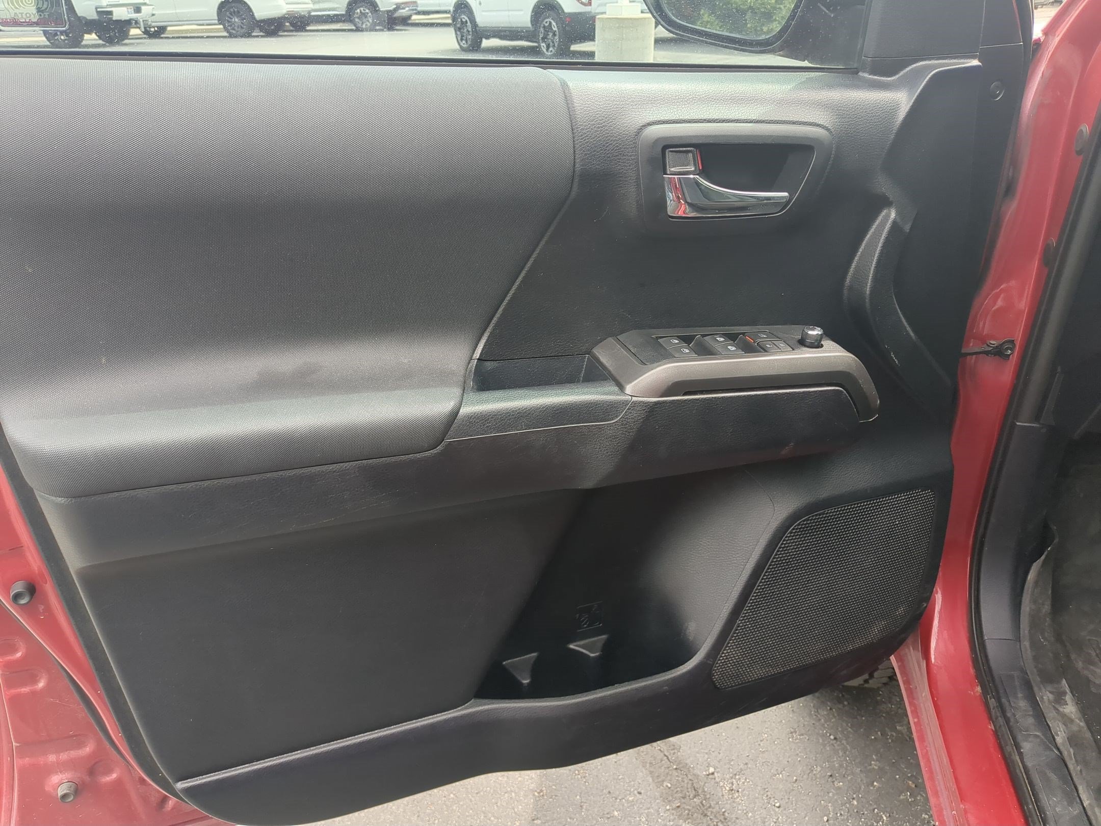 Used 2017 Toyota Tacoma TRD Sport w/ Tow Package (A/T) AWD/4WD image 14