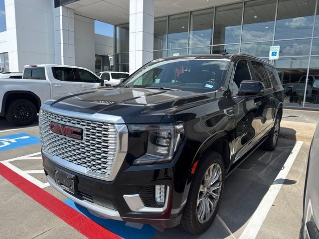 Used 2021 GMC Yukon XL Denali w/ Denali Premium Package AWD/4WD image 2