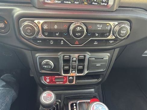 Used 2023 Jeep Gladiator Mojave w/ Cold Weather Group image 24