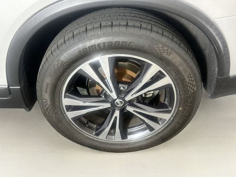 Used 2017 Nissan Rogue SL image 11