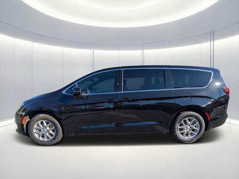 New 2026 Chrysler Voyager LX image 6