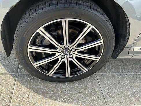 Used 2017 Volvo XC60 T6 Inscription w/ Climate Package AWD/4WD image 13