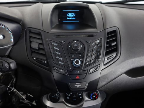 Used 2014 Ford Fiesta SE image 19