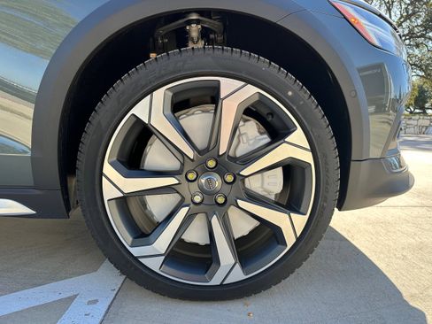 Used 2026 Volvo V60 B5 Cross Country Ultra w/ Protection Package Premier image 7