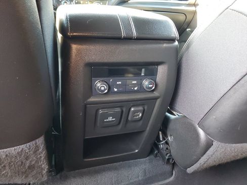 Used 2022 Chevrolet Traverse Premier FWD image 15