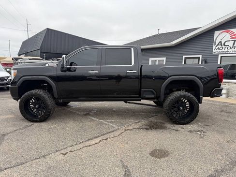 Used 2022 GMC Sierra 2500 Denali w/ Denali Black Diamond Edition AWD/4WD image 2