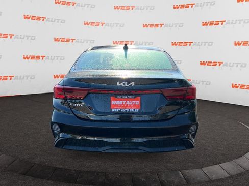Used 2022 Kia Forte LXS FWD image 4