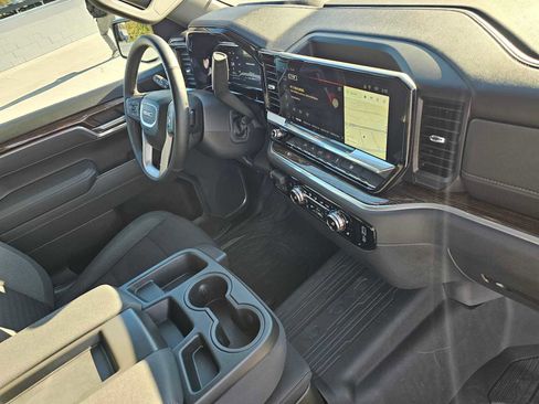 Used 2025 GMC Sierra 1500 SLE w/ Preferred Package image 11