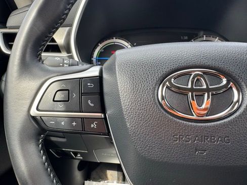 Used 2023 Toyota Highlander XLE AWD/4WD image 21