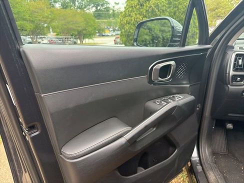 Used 2023 Kia Sorento LX FWD image 22