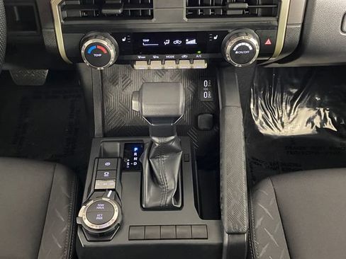 Certified 2025 Toyota Tacoma SR5 AWD/4WD image 16