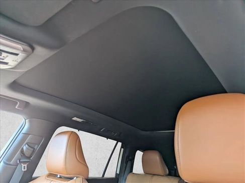 Used 2021 Toyota Highlander Platinum image 16