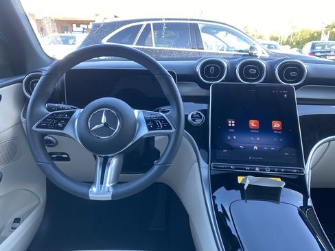 Used 2025 Mercedes-Benz GLC 300 4MATIC image 8