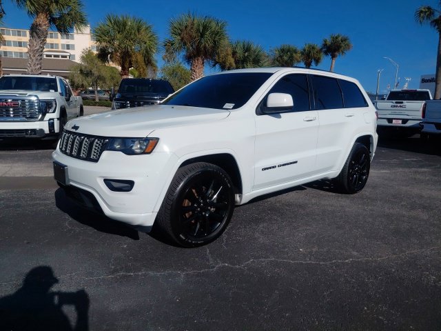 Used 2020 Jeep Grand Cherokee Altitude AWD/4WD image 7