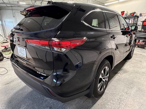 Used 2021 Toyota Highlander XLE AWD/4WD image 5