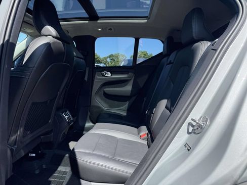 Certified 2024 Volvo XC40 B5 Core w/ Climate Package AWD/4WD image 9