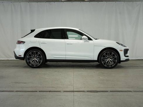 Certified 2025 Porsche Macan AWD/4WD image 8