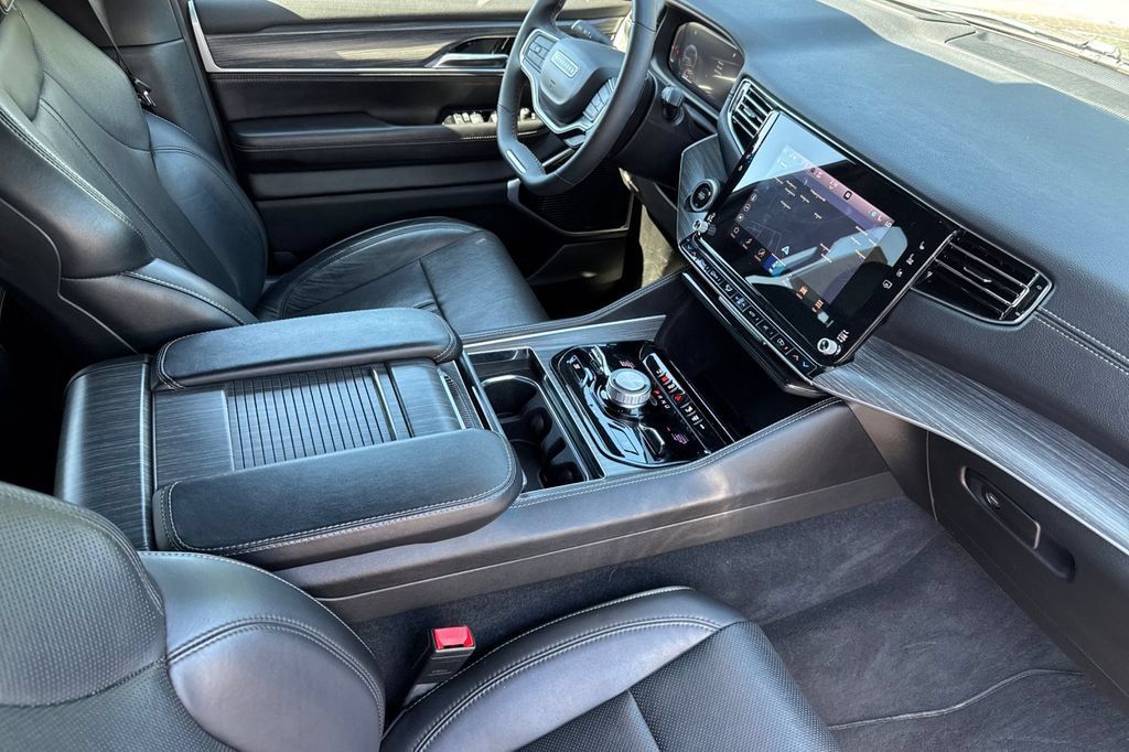Used 2023 Jeep Wagoneer L Series III w/ Premium Group I AWD/4WD image 20