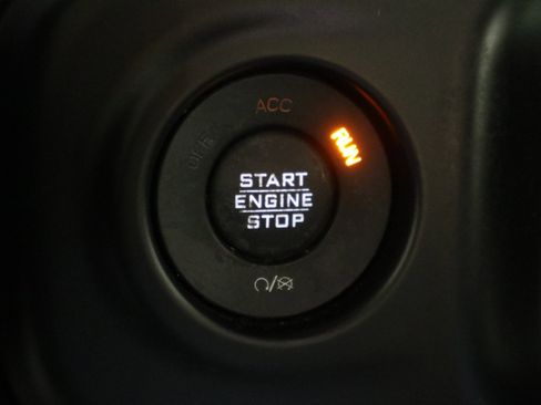 Used 2018 Jeep Wrangler Unlimited Sport S AWD/4WD image 32