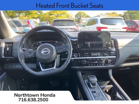 Used 2022 Nissan Pathfinder SL w/ SL Black Package image 17