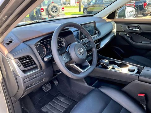 Used 2023 Nissan Rogue SV w/ SV Premium B Package image 8