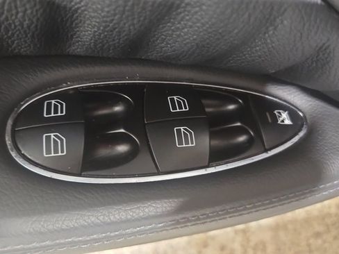 Used 2005 Mercedes-Benz E 500 Sedan image 11